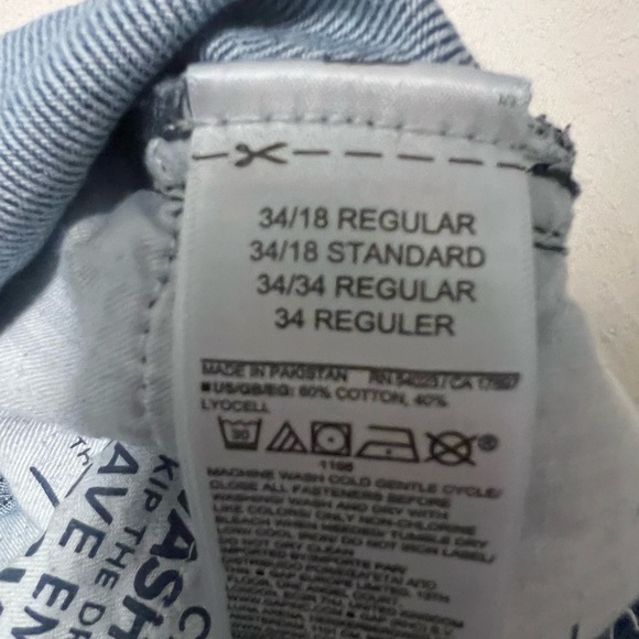 GAP Mid Rise UltraSoft Baggy Jeans, Size 34 - Picture 9 of 9